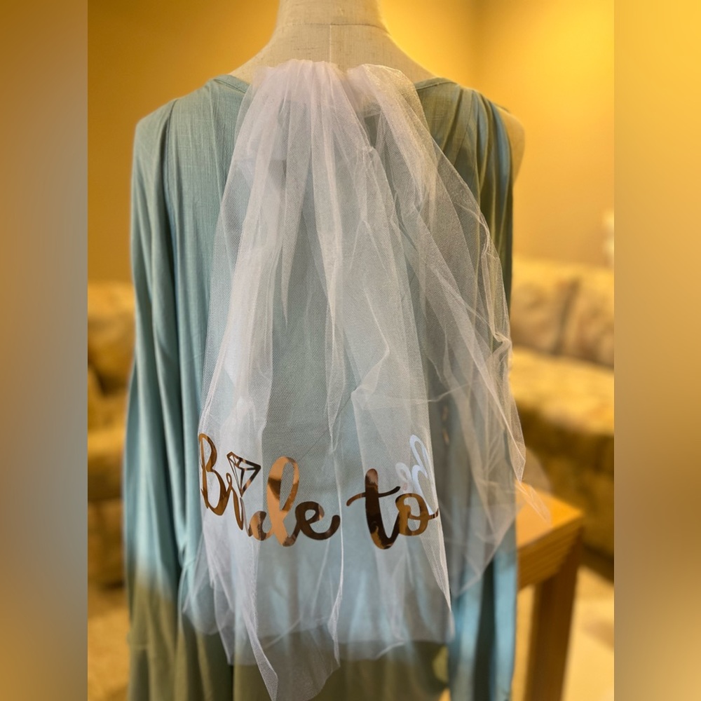 Bridal NIB Wedding-Bride To Be Veil w/comb